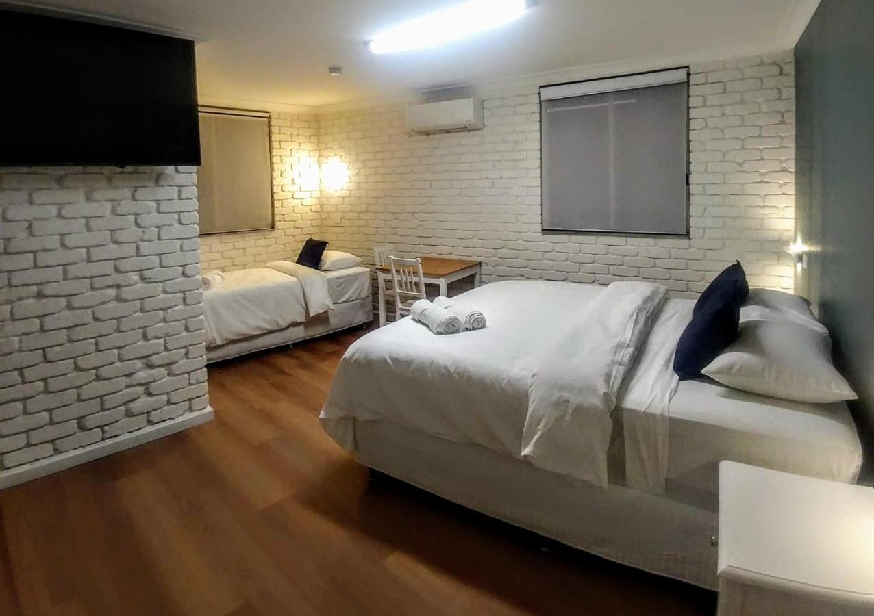 Bay House Motel Бато Бэй Экстерьер фото