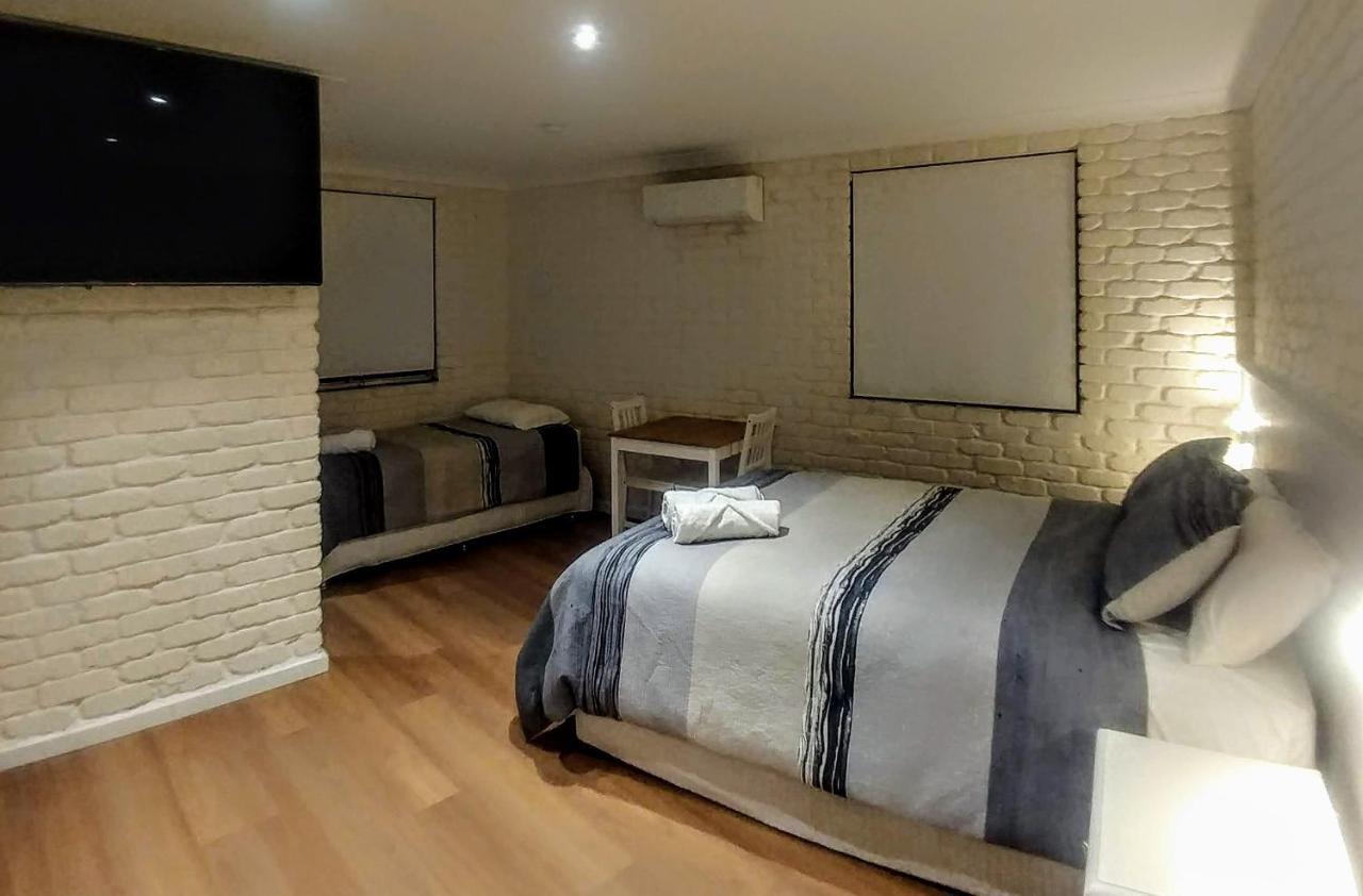 Bay House Motel Бато Бэй Экстерьер фото