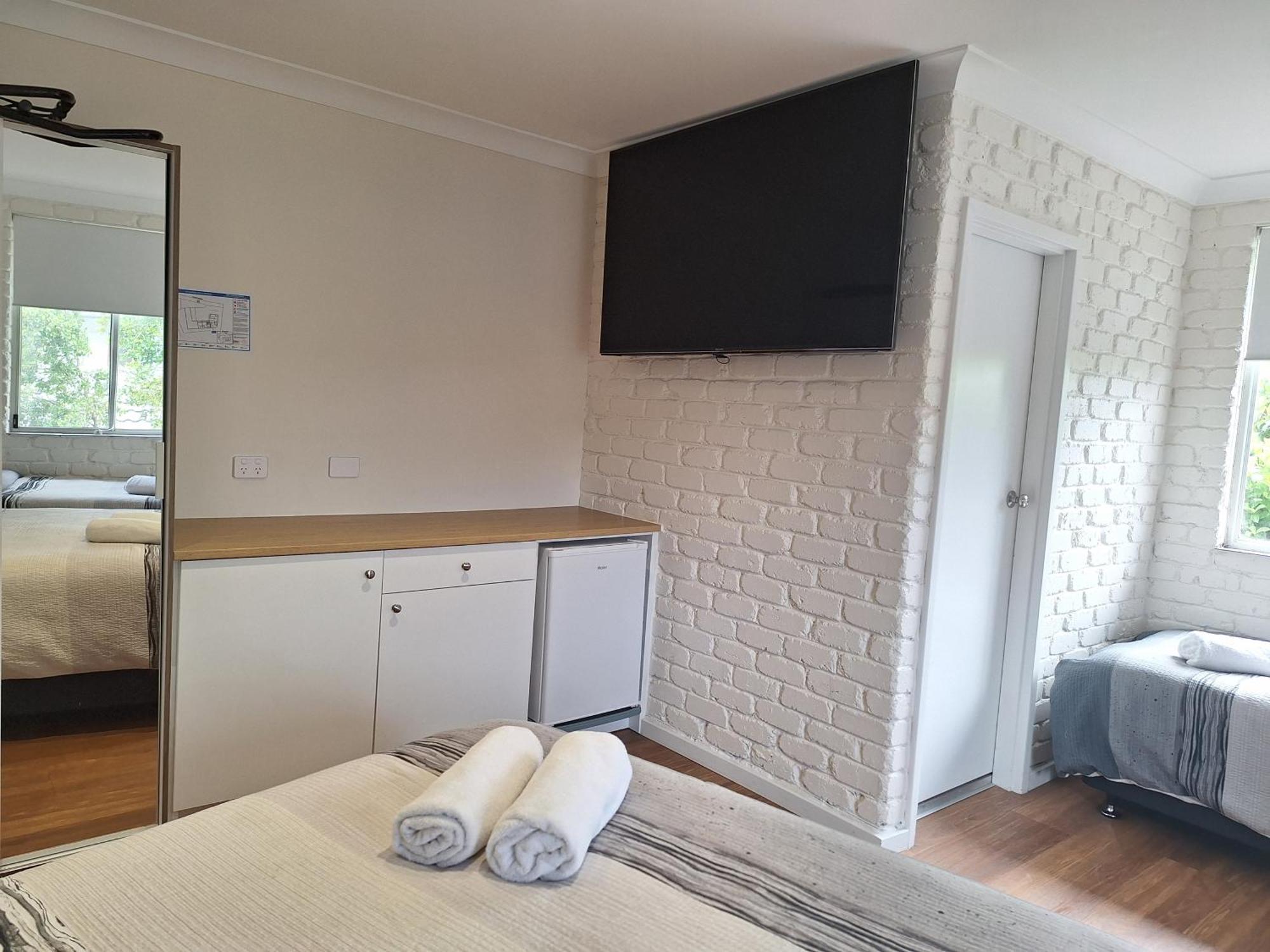 Bay House Motel Бато Бэй Экстерьер фото